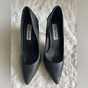 Steve Madden Black Perforated Pointed Toe Pumps Heels Women’s Size 7